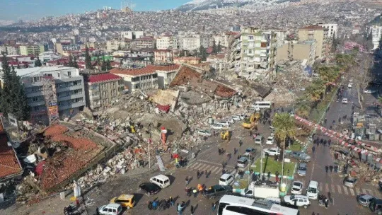 Başkan Muhittin Böcek, CHP Genel Başkanı Kılıçdaroğlu ile deprem bölgesinde
