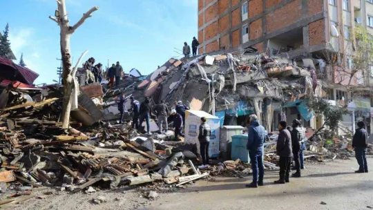 Başkan Muhittin Böcek, CHP Genel Başkanı Kılıçdaroğlu ile deprem bölgesinde