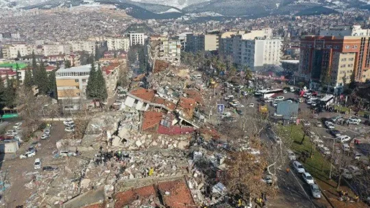 Başkan Muhittin Böcek, CHP Genel Başkanı Kılıçdaroğlu ile deprem bölgesinde