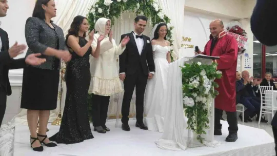 Başkan Oral, belediye personeli çifttin nikahını kıydı