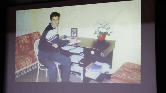 Başkan Özdemir'e ailesinden doğum günü sürprizi