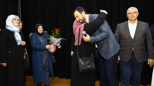 Başkan Özdemir'e ailesinden doğum günü sürprizi