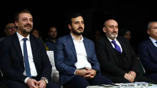 Başkan Özdemir'e ailesinden doğum günü sürprizi