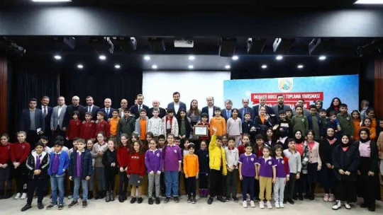 Başkan Özdemir'e ailesinden doğum günü sürprizi