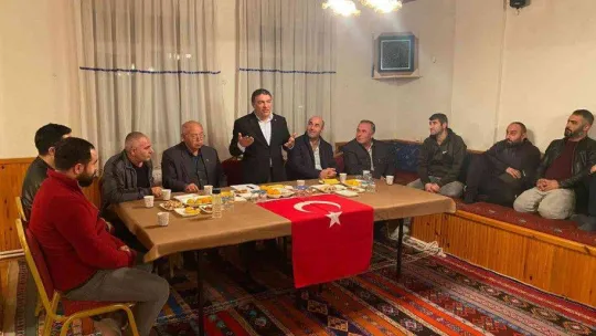 Başkan Şayir patik dokuma oynadı, salonu kahkahaya boğdu