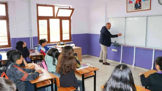 Başkan Silpagar, Öğretmenlerin Gününü hediyelerle kutladı