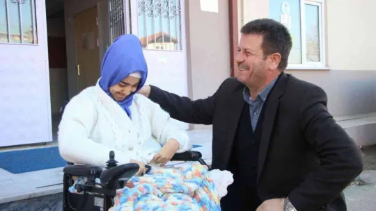 Başkan Soykan'dan öğrencilerin yüzünü güldüren hareket