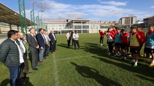 Başkan Taban'dan Sivas maçı öncesi İnegölspor'a moral ziyareti
