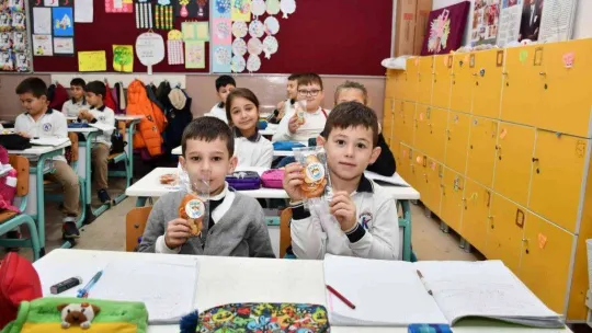 Başkan Usta'dan öğrencilere yerli malı haftası hediyesi