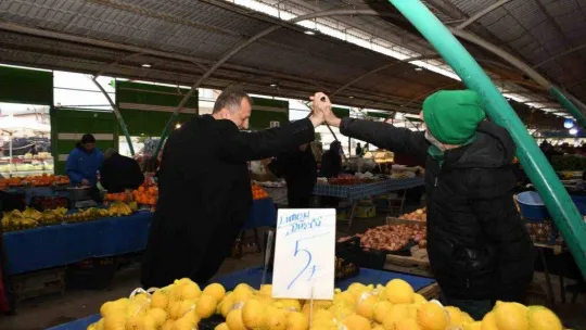 Başkan Usta mesaiye pazarda başlıyor