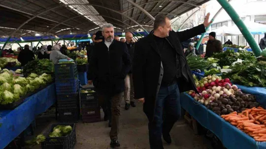 Başkan Usta mesaiye pazarda başlıyor