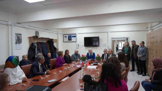 Başkan V. Subaşı, öğretmen ve öğrencileri ziyaret etti