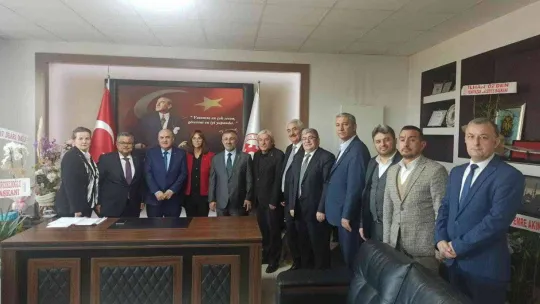 Başkan Yıldırım, farklı odalara giderek çalışmalar hakkında bilgiler aldı