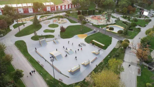 Başkan Yılmaz'dan gençlere skate park