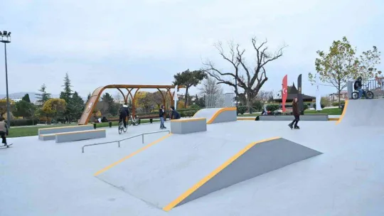Başkan Yılmaz'dan gençlere skate park