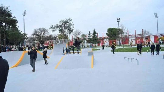 Başkan Yılmaz'dan gençlere skate park