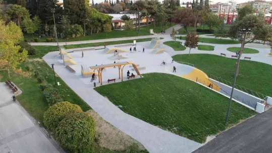 Başkan Yılmaz'dan gençlere skate park