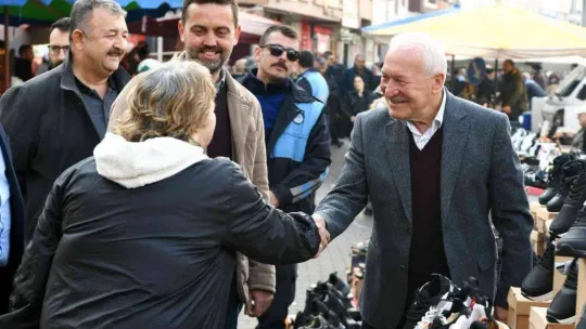 Başkan Yılmaz, pazarcı esnafı ve vatandaşların yeni yılını kutladı