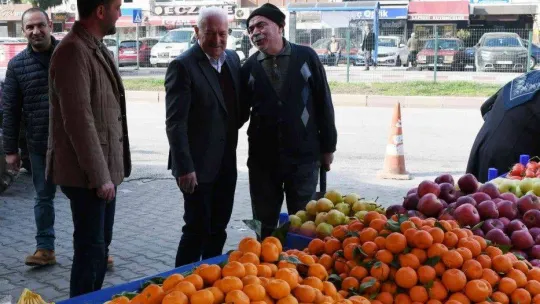 Başkan Yılmaz, pazarcı esnafı ve vatandaşların yeni yılını kutladı