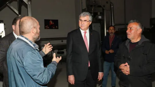 Başkan Yüce kapı kapı gezerek Türkiye Yüzyılı'nı anlattı