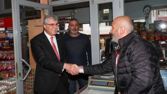 Başkan Yüce kapı kapı gezerek Türkiye Yüzyılı'nı anlattı