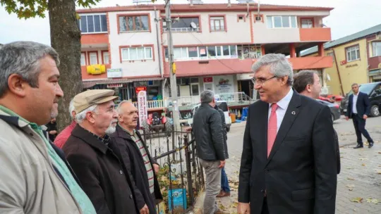 Başkan Yüce kapı kapı gezerek Türkiye Yüzyılı'nı anlattı
