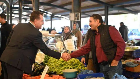 Başkan Yücel Yılmaz esnafın yanında