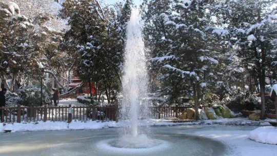 Başkent beyaz örtüye teslim oldu