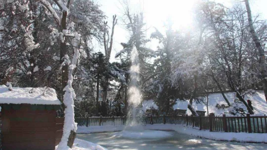 Başkent beyaz örtüye teslim oldu