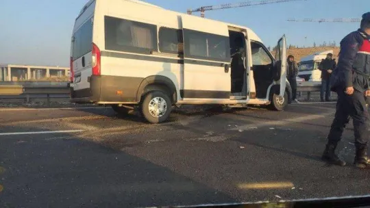 Başkent'te iki servis aracı çarpıştı: 2'si ağır 25 yaralı