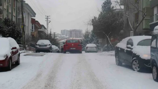 Başkent'te kar yağışı etkili oldu