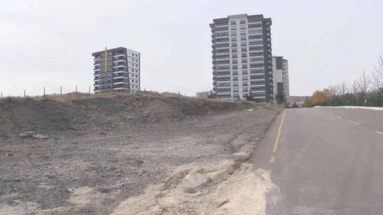 Başkent'te lüks araçta erkek cesedi bulundu