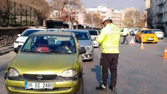 Başkent'te polisten okul çevrelerinde sıkı denetim