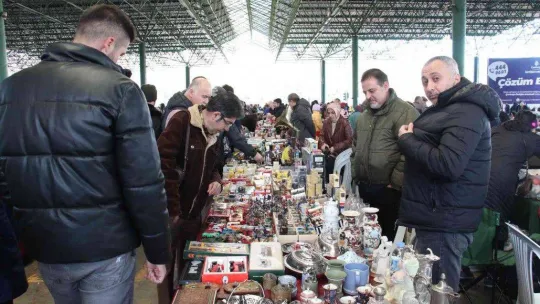Başkentte antika meraklılarından yılın son antika pazarına yoğun ilgi