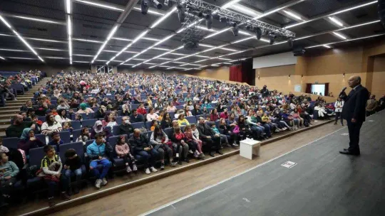 Başkentte düzenlenen 'Çocuk Tiyatro Festivali'ni' 6 bin çocuk izledi
