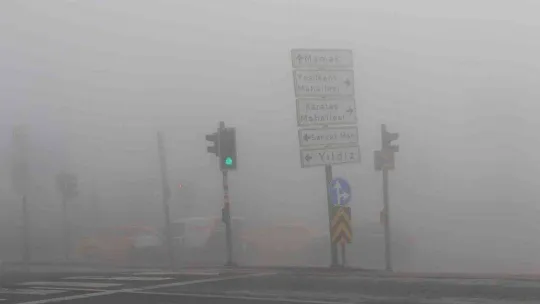 Başkentte karpostallık manzaralar oluşturan sis, havadan görüntülendi