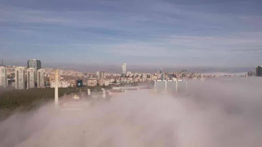 Başkentte karpostallık manzaralar oluşturan sis, havadan görüntülendi