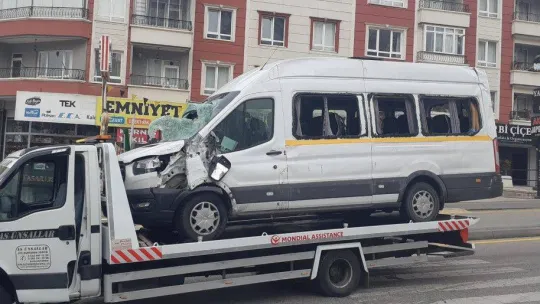 Başkentte okul servisi devrildi, faciadan dönüldü