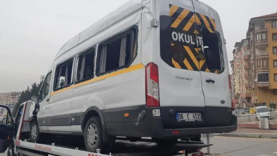 Başkentte okul servisi devrildi, faciadan dönüldü
