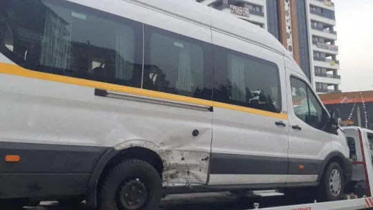Başkentte okul servisi devrildi, faciadan dönüldü