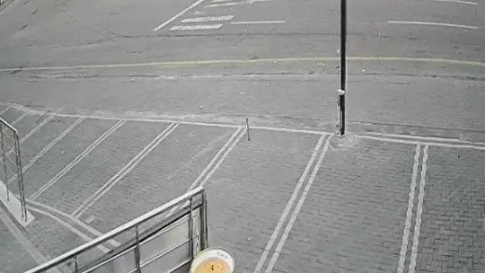 Başkentte okul servisi devrildi, faciadan dönüldü