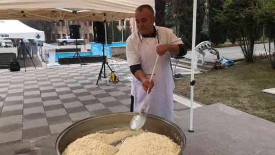 Başkentte pilav yeme günü düzenlendi