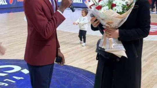 Basketbol Şampiyonlar Ligi maçında sürpriz evlilik teklifi