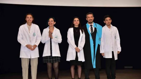 BAÜN' de 168 doktor adayı önlük giydi
