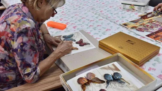 Bayanlar eğlence ve terapiyi bu kursta buluyor