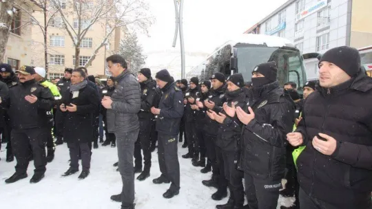 Bayburt Emniyetinden destek gecikmedi: 55 polis deprem bölgesine uğurlandı