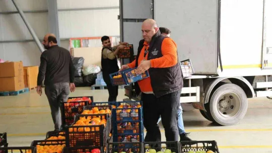 Bayrampaşa Hali'nden Küçükçekmecelilerin sofrasına gıda desteği