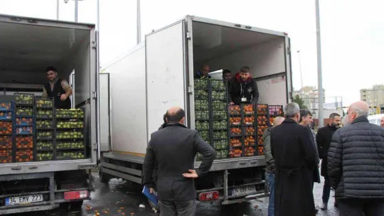 Bayrampaşa Hali'nden Küçükçekmecelilerin sofrasına gıda desteği