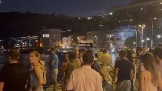 Bebek'te kargo gemisi sahile 40 metre kala karaya oturdu