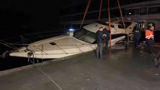 Bebek'te lüks tekne sulara gömüldü